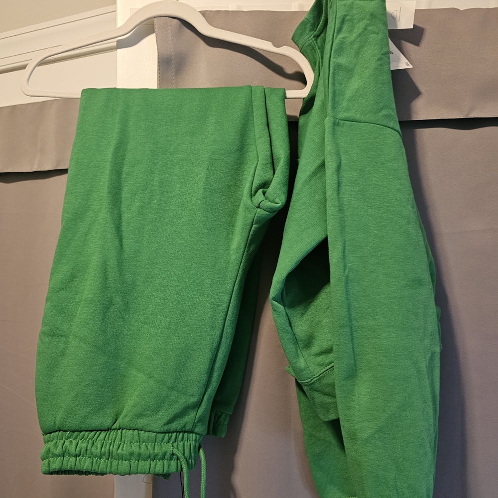 ZARA Green Sweatshirt & Sweatpants Size LARGE New with tags